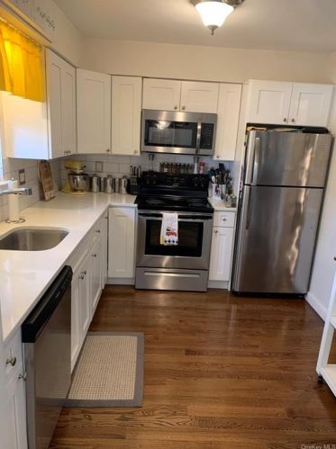 19 Crescent Dr, Thiells, NY 10984-1650