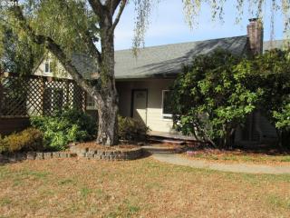 6911 Oak St, Portland, OR 97223-9122