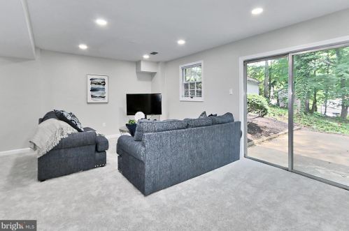 6401 Limerick Ct, Springfield VA  22152-1944 exterior