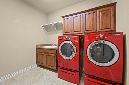 1531 Shinnecock Hl Dr, Georgetown TX 78628-0911 exterior