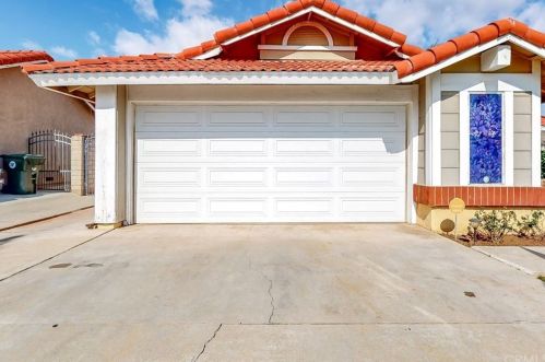 9382 Delfern Ln, Riverside, CA 92509-0933