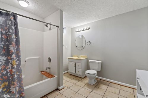 25 Countryside Dr, Fredericksburg VA  22406-4142 exterior