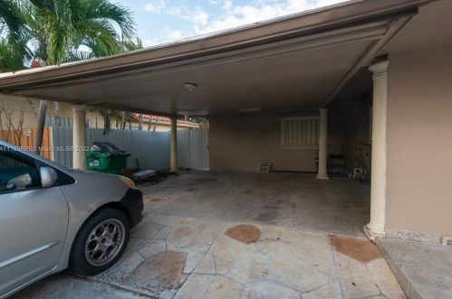 6265 111th Ter, Hialeah FL  33012-2354 exterior
