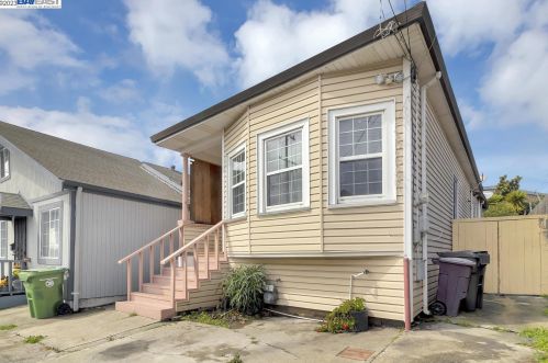 917 26th Ave, Oakland, CA 94601-1433