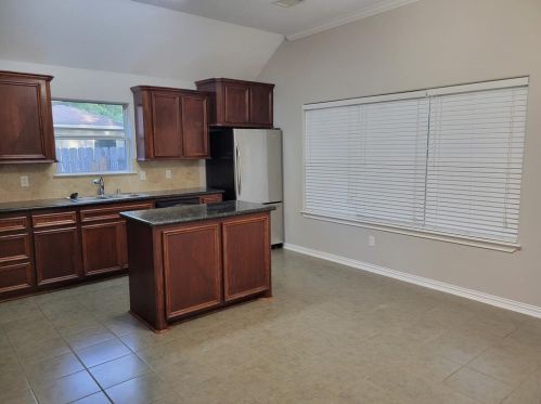 1411 Briar Cliff St, Conroe TX  77385-9742 exterior