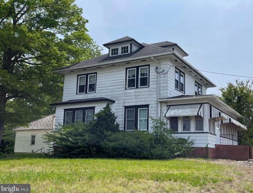 6 Main St, Quinton, NJ 08072-1101