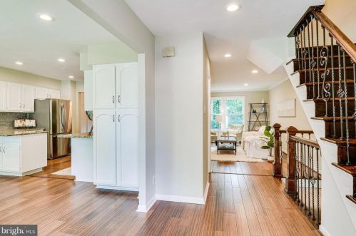 9512 Hunt Square Ct, Springfield, VA 22153-1342
