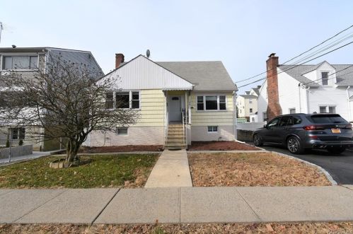 29 Fourth Ave, New Rochelle NY  10803-1407 exterior