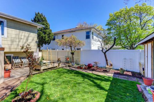 114 Granada Pkwy, North Lindenhurst NY  11757-6013 exterior