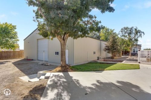 15414 Cuda Dr, Bakersfield CA  93307-9279 exterior