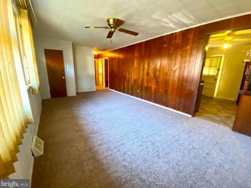 429 Trowbridge Ave, West Deptford NJ  08096-1824 exterior