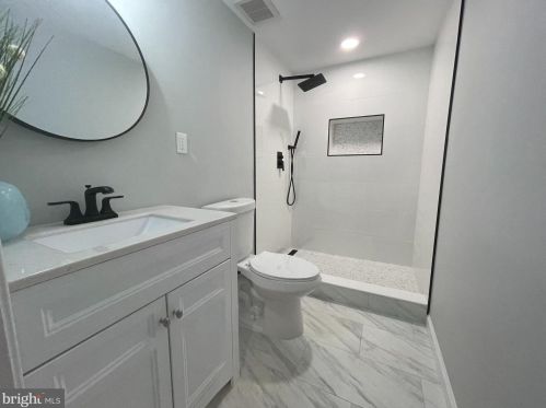 12822 Framingham Ct, Herndon VA  20171-2619 exterior