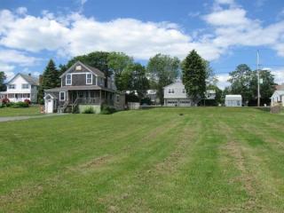 62 Narragansett Ave, Portsmouth RI  02872-1240 exterior