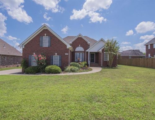 1724 Walking Dr, Murfreesboro, TN 37130-1485