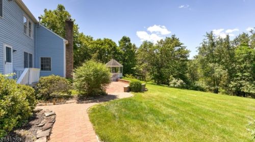 13 Buchannan Way, Flemington NJ  08822-3205 exterior