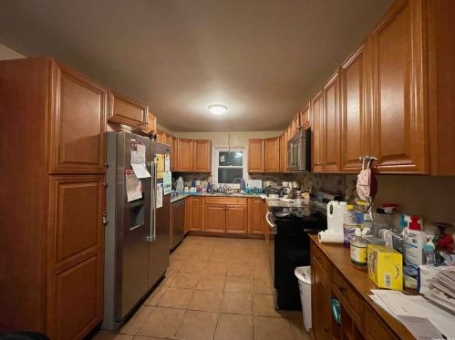 14 Maple St, South Setauket, NY 11720-1727