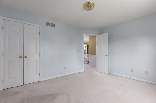 8526 Woodcreek Dr, Florence KY  41042-8237 exterior