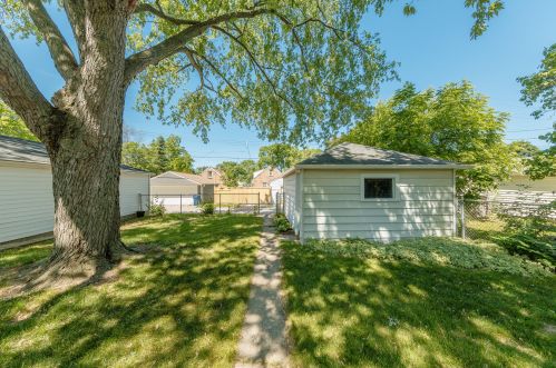 3249 91, Milwaukee WI 53227-4406 exterior