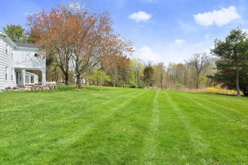 1191 Smith Ridge Rd, New Canaan CT  06840-2333 exterior