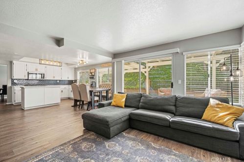 22114 Pamplico Dr, Santa Clarita CA  91350-2186 exterior