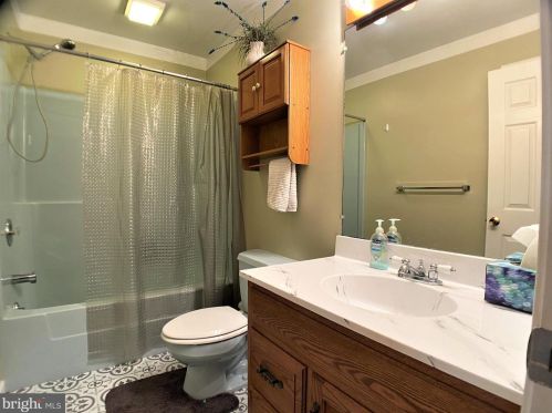 381 Lake St, Ephrata PA  17522-2456 exterior