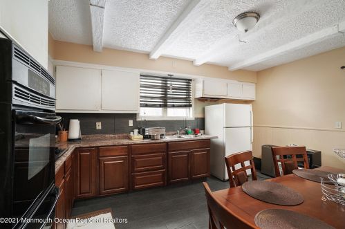 250 Hancock Ave, Pelican Island NJ  08751-2043 exterior