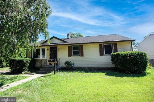 25 Oak St, Yardley, PA 19067-7526