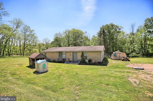 2135 Jericho Rd, Paradise Park, PA 17068-9027