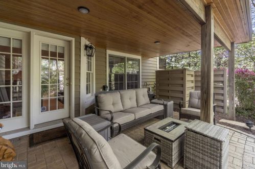 11410 Hollow Timber Ct, Herndon VA  20194-1980 exterior