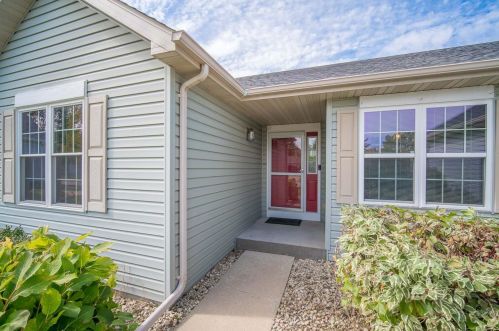 263 Stonefield Dr, Lake Mills WI  53551-1963 exterior