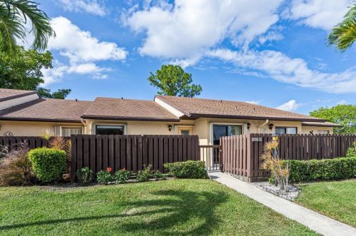 816 Sky Pine Way, West Palm Beach, FL 33415-9026