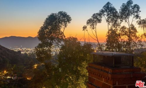 2300 Gardner Pl, Glendale CA 91206 exterior