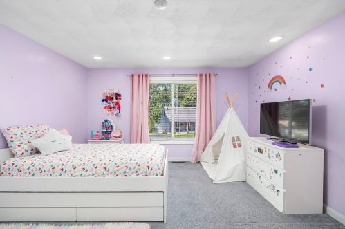 86 Hilltop Dr, Providence RI  02919-3013 exterior