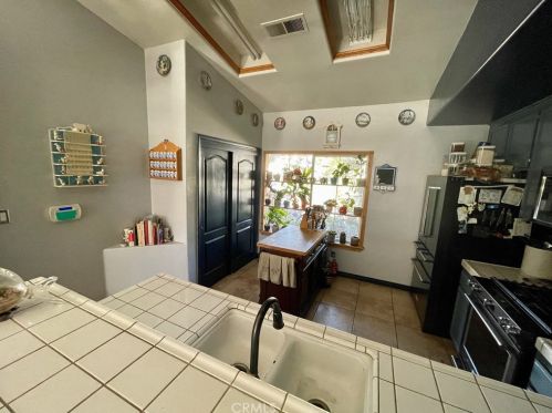 8423 Northshore Dr, Bakersfield CA  93312-4988 exterior