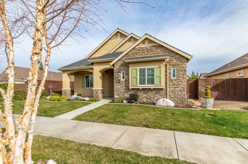 1786 Cornerstone Dr, Ripon CA  95366-9493 exterior