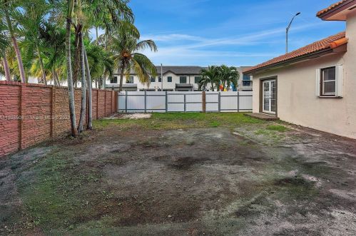 7090 5th Ave, Hialeah FL  33014-4952 exterior