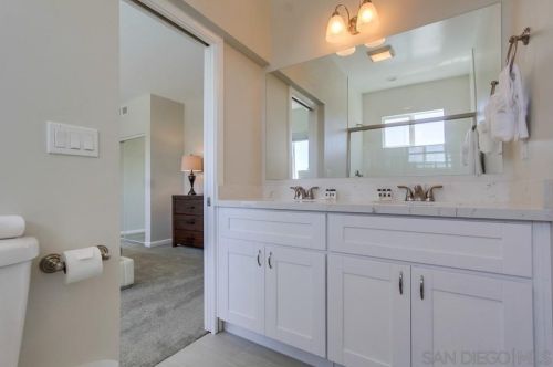 1261 Goshen St, San Diego CA 92110-1403 exterior