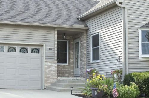 110 Johnson St, Dodgeville, WI 53533-1408