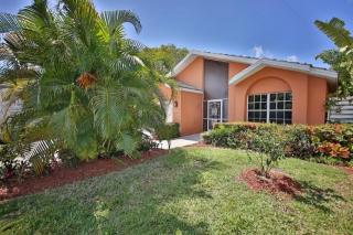 1133 Jardin Dr, Naples, FL 34104-6616
