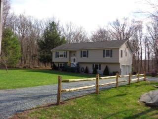116 Lordsbrook Rd, Greeley, PA 18425-9745