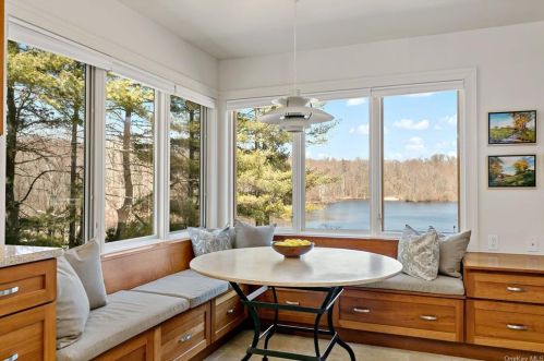 10 Grace Ln, Crotonville NY  10562-2111 exterior