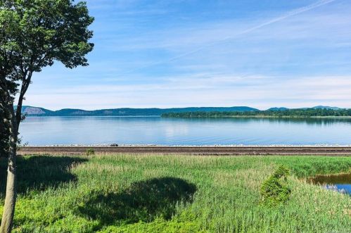 1510 Eagle Bay Dr, Crotonville, NY 10562-2363