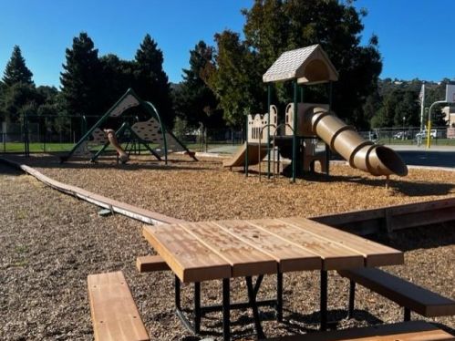 1811 Robin Whipple Way, Belmont CA  94002-1852 exterior