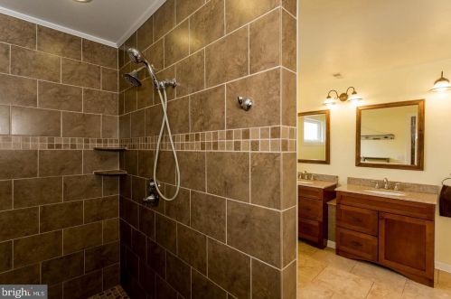 6305 Ridge Top Ct, Spotsylvania VA  22553-1611 exterior