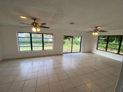 211 Hawthorne Dr, West Palm Beach, FL 33403-2729