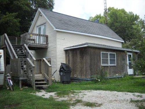 304 8th St, Newtonville, IN 47615-9345