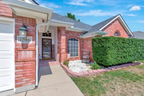 1086 Springhill Dr, Fort Worth, TX 76179-3465