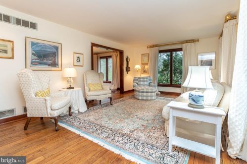 1006 Gwilym Cir, Berwyn PA  19312-2237 exterior