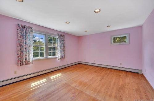 61 Cow Path Dr, Stamford CT  06902-1016 exterior