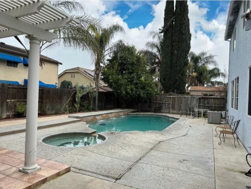 1558 Purple Martin Ln, Manteca, CA 95337-7906